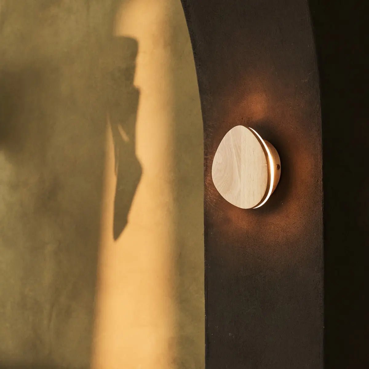 Lulu Hellbraune kabellose wiederaufladbare Wandleuchte | Dimmbare Lampe und 3 Lichtmodi