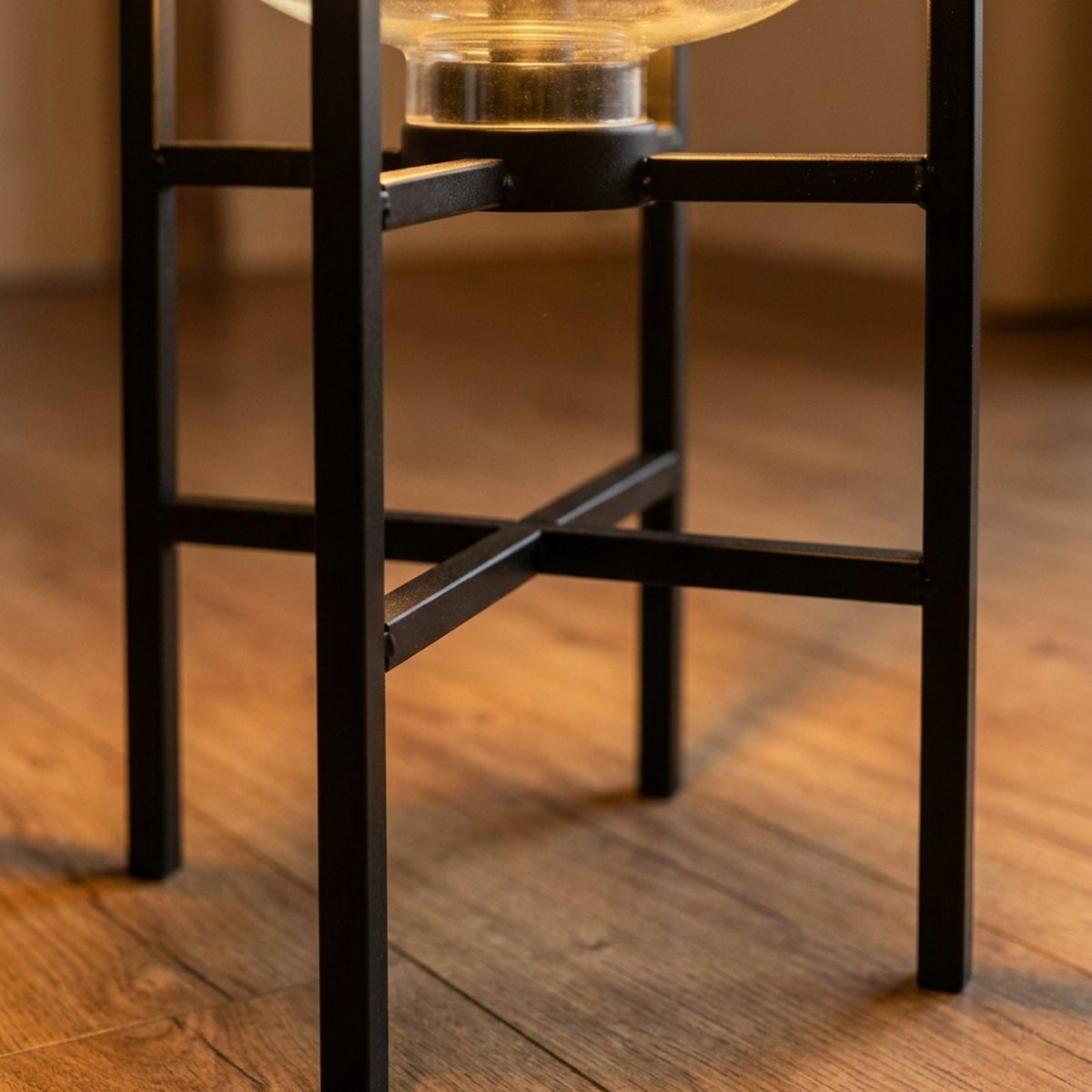 Näve Akku-Tischleuchte mit Glasschirm, schwarz, IP44, kabellos, für innen & außen, 58 cm