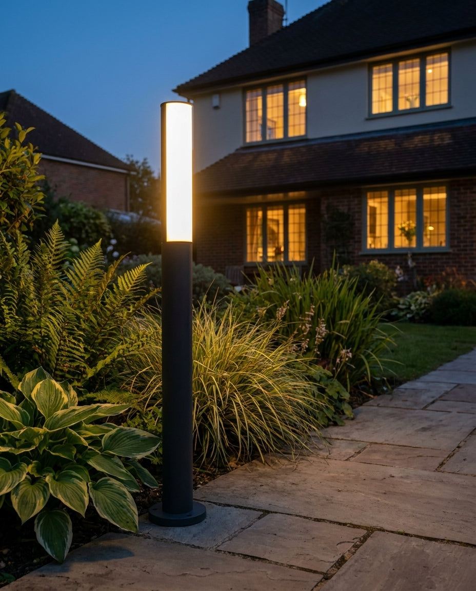 Näve LED-Wegeleuchte schwarz, 90 cm, schlanke Sockelleuchte mit Rundumlicht für Garten & Wege