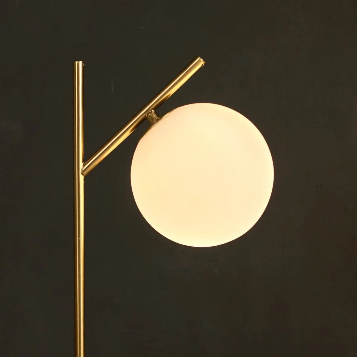 Tischlampe Marmor 40 cm – Design Tischleuchte Gold mit Glaskugel G9