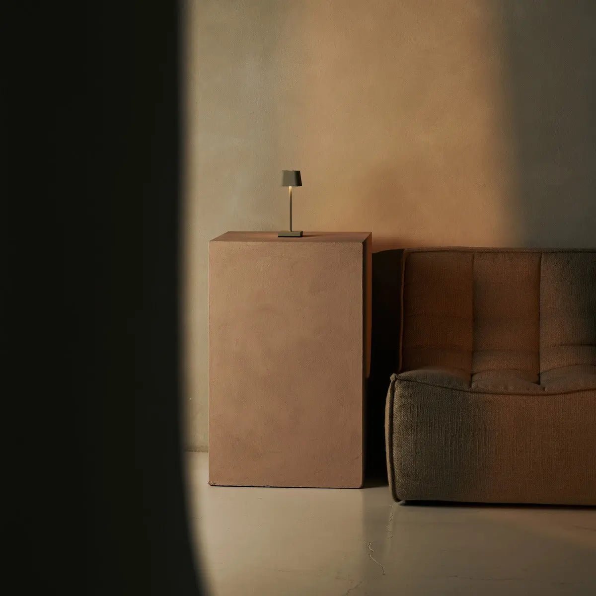 Kabellose LED Tischlampe 22 cm – Dimmbar Wiederaufladbar Grau