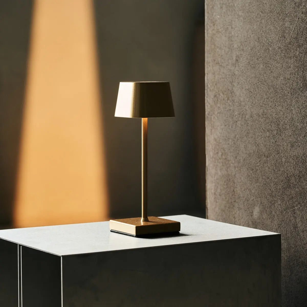 LED Tischlampe Kabellos Dimmbar 22 cm – Wiederaufladbar Gold