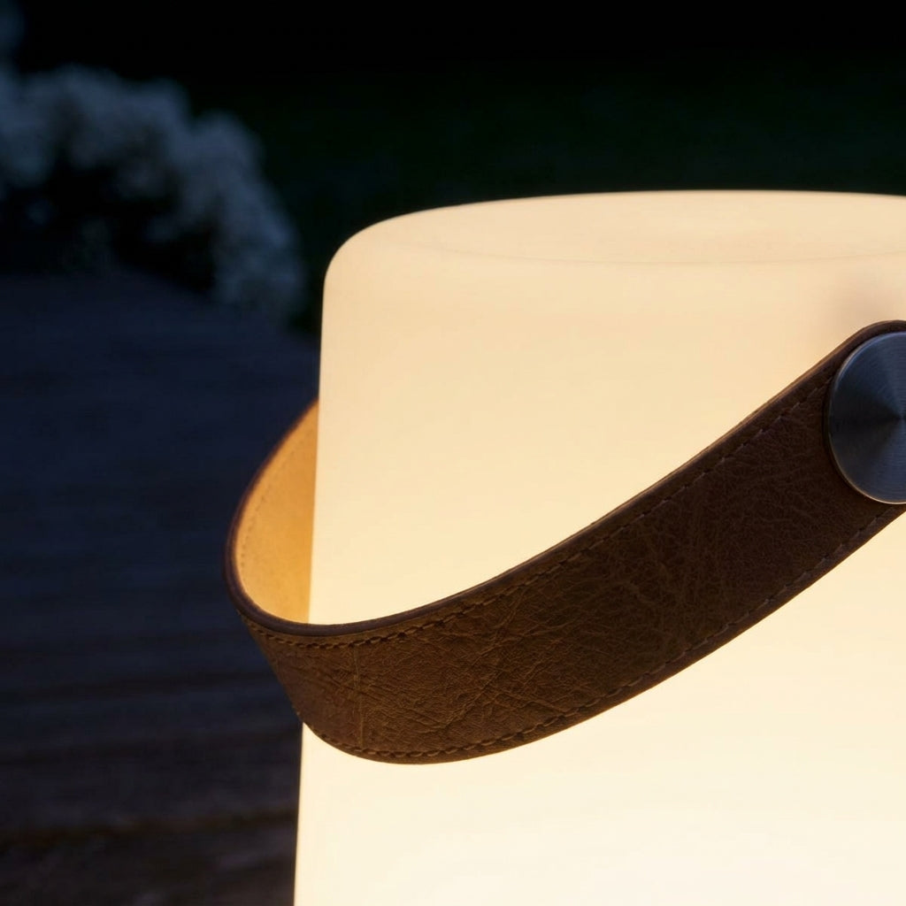 House Nordic LED-Akkuleuchte tragbar, weiß, IP44, mit Tragegurt, kabellos, für innen & außen